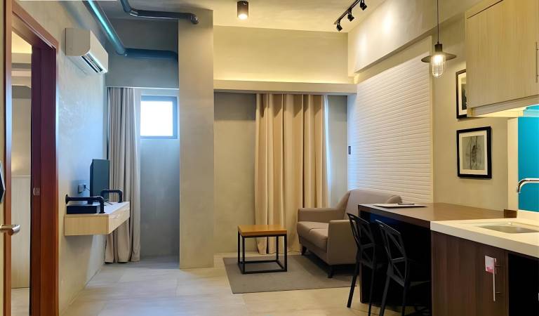 Holiday apartment with pool | Perfect for remote work in Quezon City