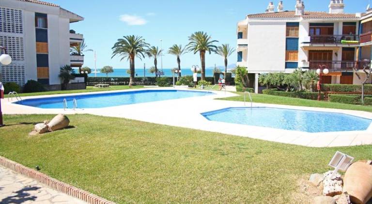 Holiday apartment with pool in Cambrils