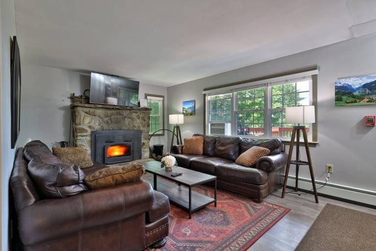 Children-friendly spacious chalet with hot tub & barbecue | Mountain view | Perfect for remote work | Pets allowed — photo 3