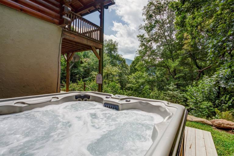 Emerald Bear Large, Private Home in Maggie Valley Hot Tub — photo 4