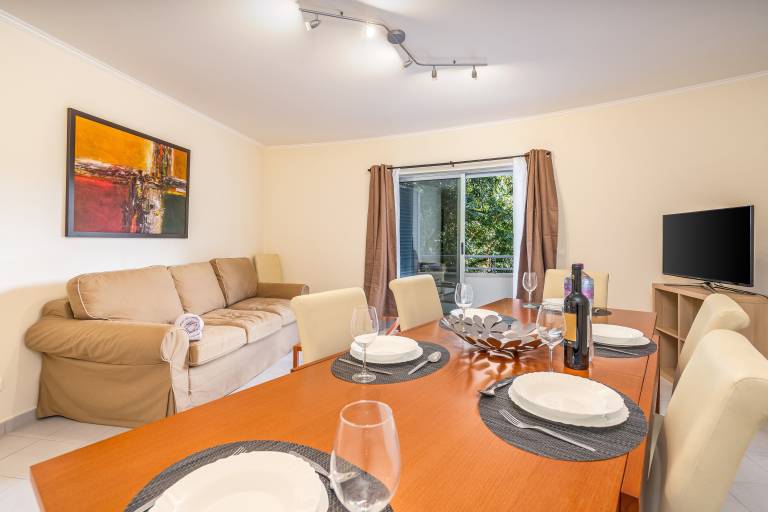 Apartment 'Cool Motion Rocha Beach T2' with Balcony, Wi-Fi and Air Conditioning — photo 4