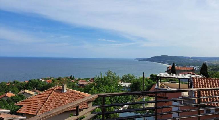 Beautiful villa with patio, barbeque & yard | Dogs allowed in Albena