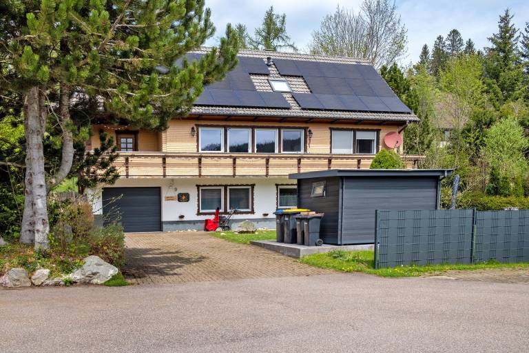 Holiday Apartment 'Am Schwellenweiher' with Private Terrace, Garden and Wi-Fi in Feldberg