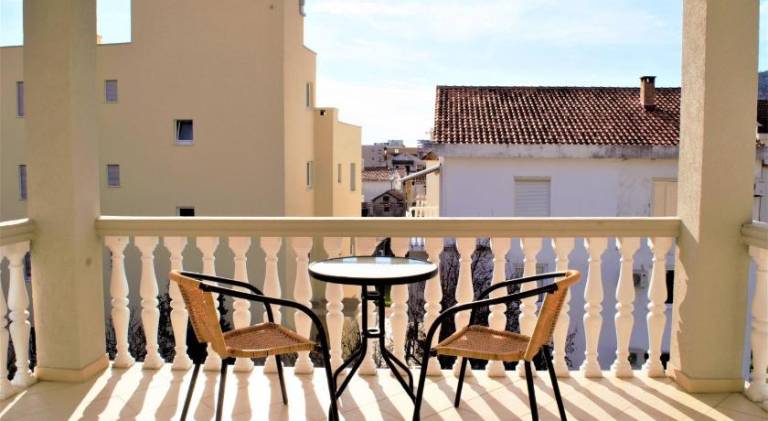 Apartment with patio & garden | Pets allowed — photo 5