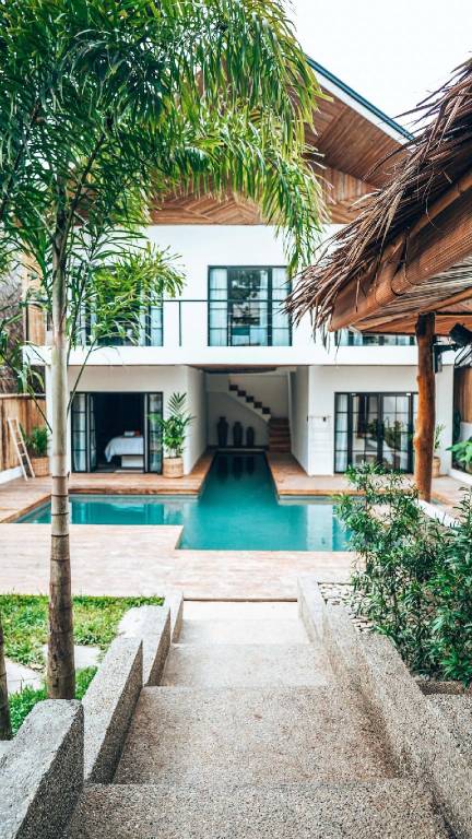 Villa with hot tub, garden & pool | Perfect for remote work — photo 4