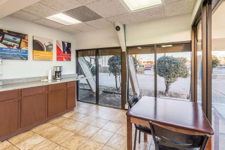Motel 6 Arlington, TX - UTA — photo 4