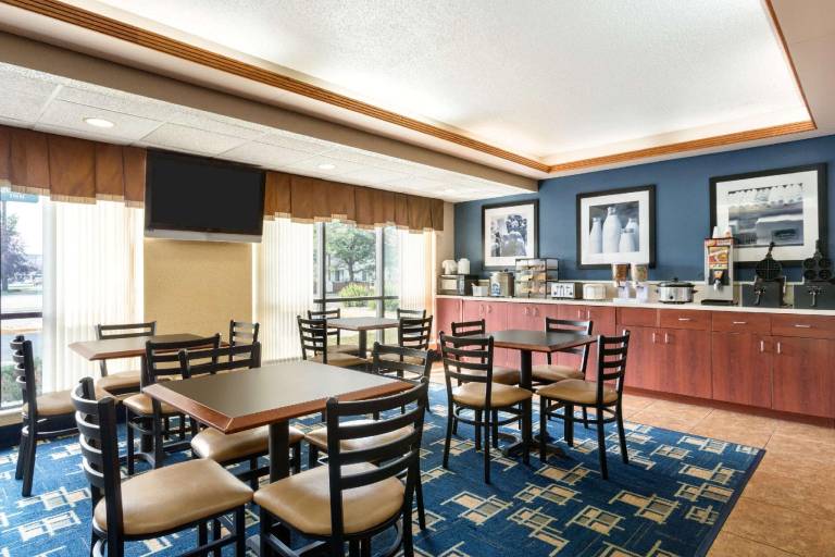 Days Inn by Wyndham Fargo/West Acres — photo 4