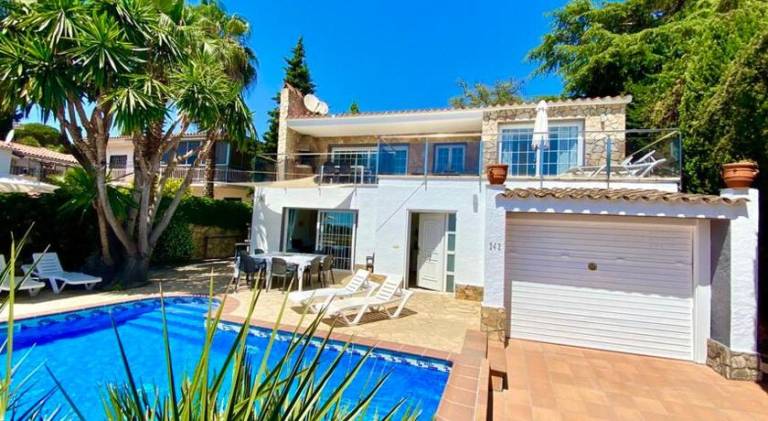 Villa with pool | Dogs allowed in Lloret de Mar
