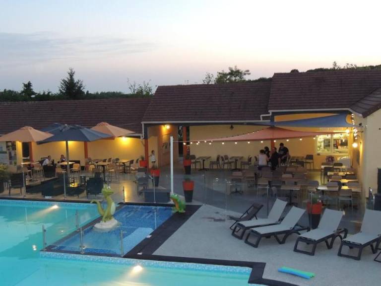 Mobile home with grill, heated pool & patio — photo 3