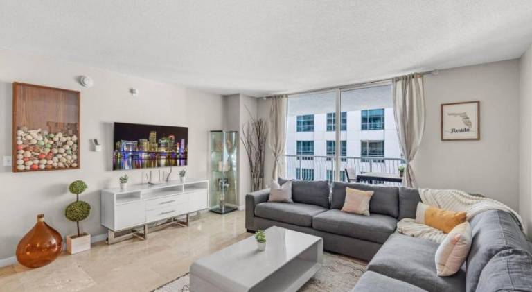 Waterfront and City Lights 1-BR With Free Parking in Miami, FL