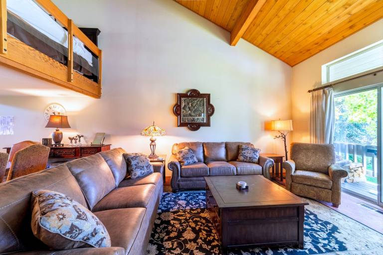 Snowcreek 3+L Townhome, WIFI, New Furnishings, Mtn Views on Meadow! — photo 3