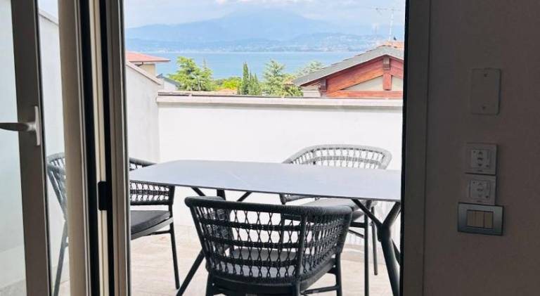Serviced apartment with patio — photo 4