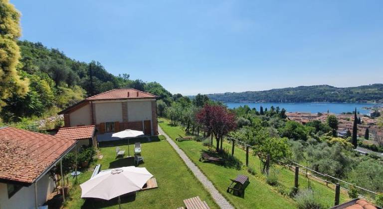 Farm with terrace, garden & jacuzzi in Salò