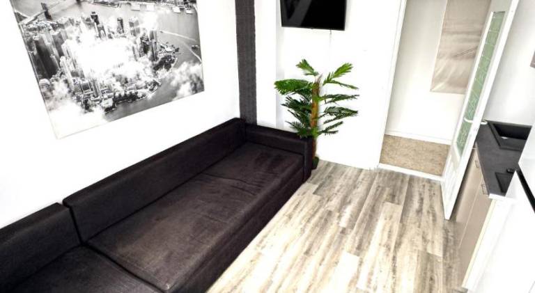 Serviced apartment with garden & patio — photo 4