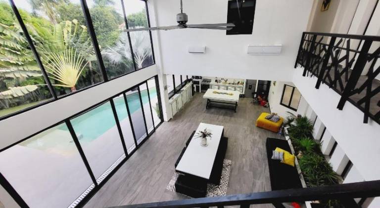 Villa with pool — photo 3