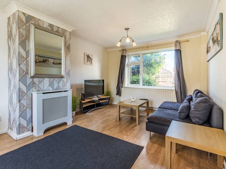 Family-oriented wonderful cottage with grill & garden | River view | Dogs allowed in Ashford