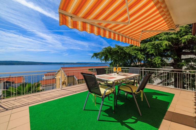 Charming flat just 260 metres from the beach with a fantastic terrace and sea views — photo 2