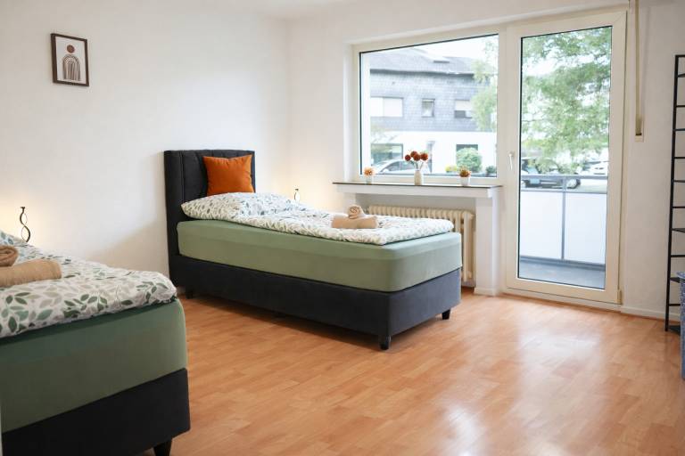 Holiday apartment with yard & terrace | Garden view in Wesel