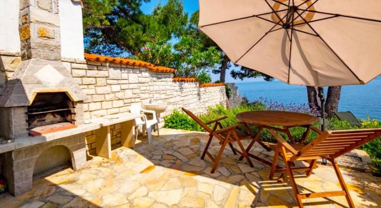 House with barbecue & terrace — photo 3