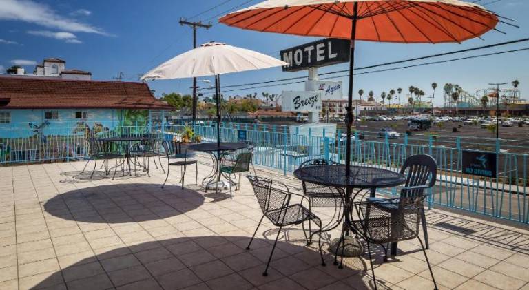 Aqua Breeze Inn — photo 4