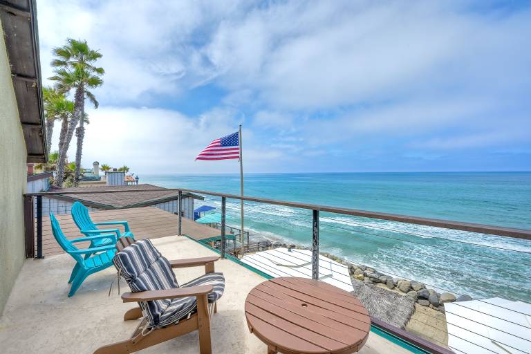 Oceanfront 4BR Private Beach 2 Patios BBQ — photo 4