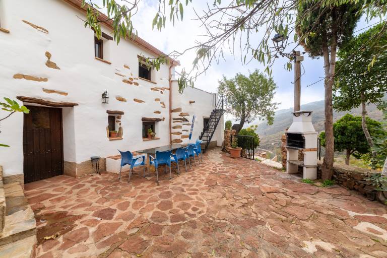 Family-oriented vacation home with terrace, hot tub & fast internet | Garden view | Pets are welcome in Almeria