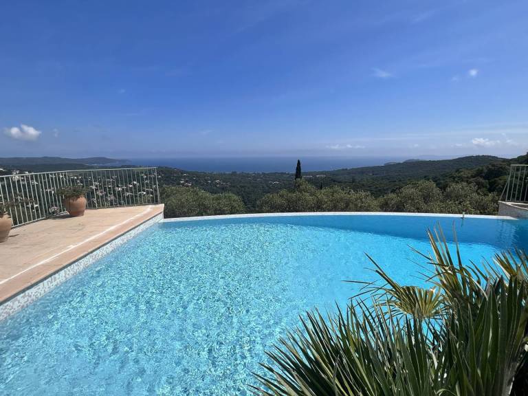 Vacation home with garden & private pool in Cavalaire-sur-Mer