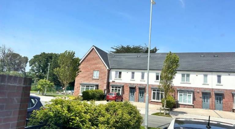 Large double room with a private bathroom in a quiet neighbourhood
