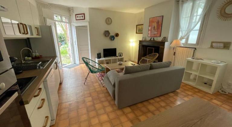Vacation home with 1 room for 4 persons in Tours