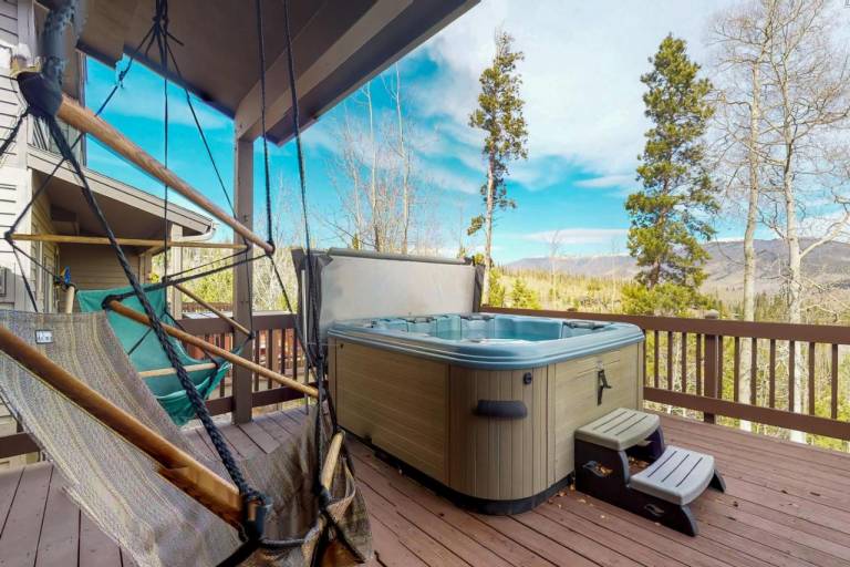 Fully equipped vacation home with jacuzzi & fast internet | Mountain view | Pets allowed — photo 4