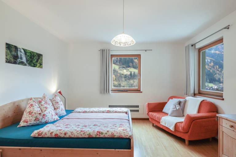 Apartment with garden, BBQ & terrace | City view — photo 2