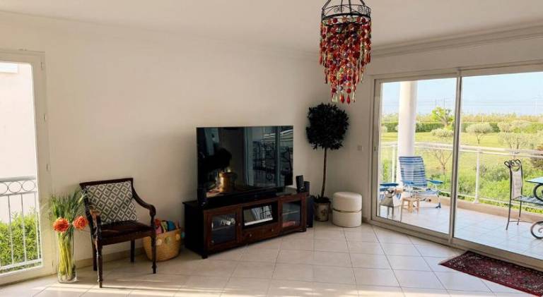 Spacious Seaside Condo with Garden & Sea-View — photo 2