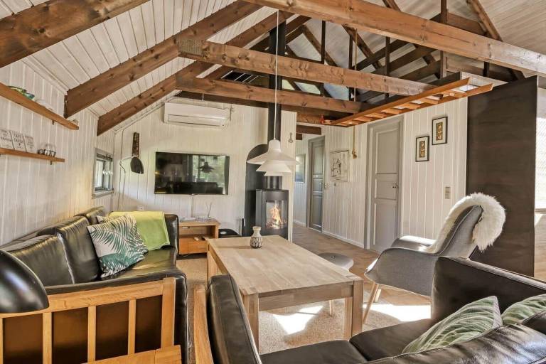Vacation home with terrace & grill — photo 4