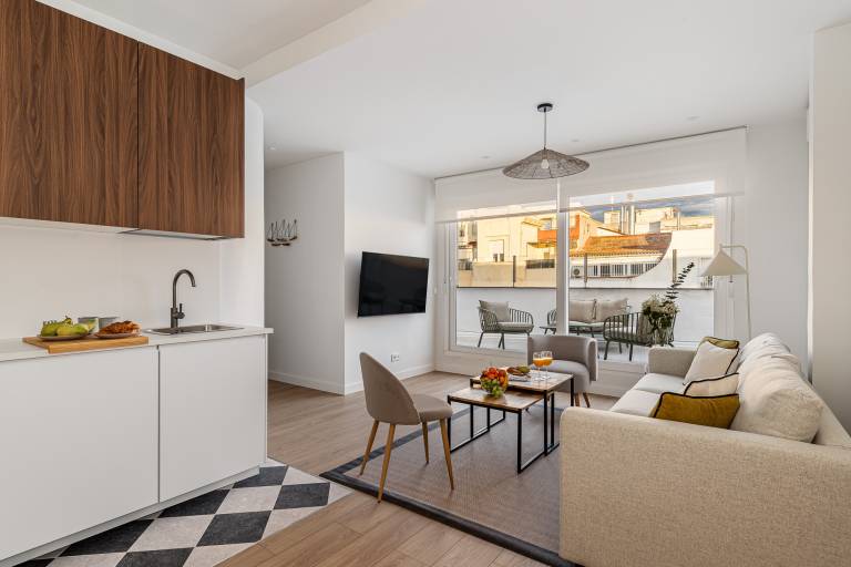 Fully equipped charming apartment with patio | Pets allowed — photo 2