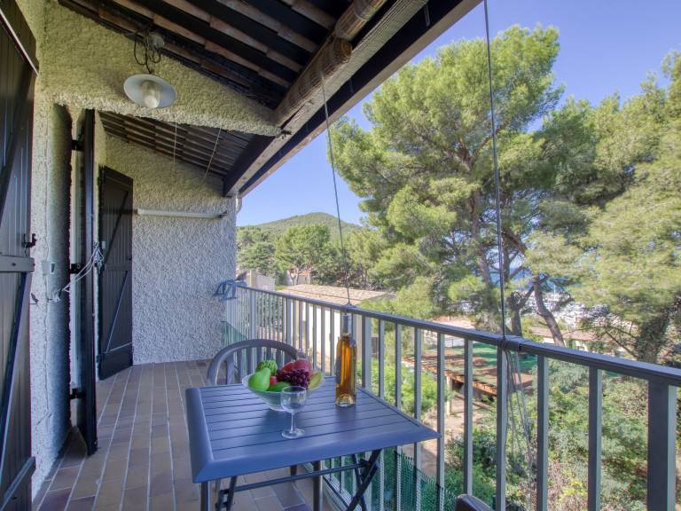 Apartment with patio | Sea view — photo 2