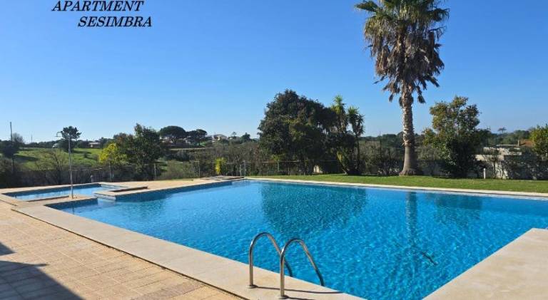Spacious rental apartment with private pool & patio | Perfect for remote work | Pets allowed in Setubal