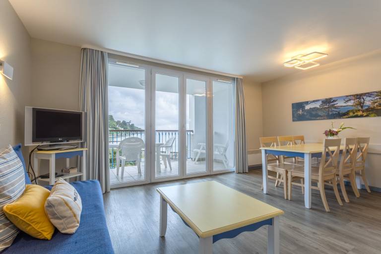 Apartment 'Sea View on the Beach' with Sea View, Shared Pool and Wi-Fi — photo 2