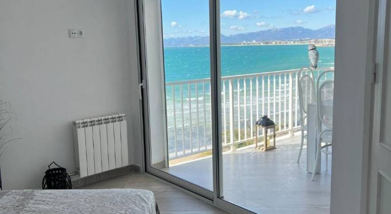 Holiday apartment with 4 rooms for 8 persons in Cambrils
