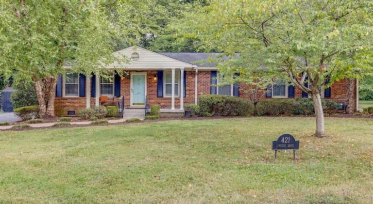 Figuers Bungalow 2 bd 1 bath central location in Franklin, TN