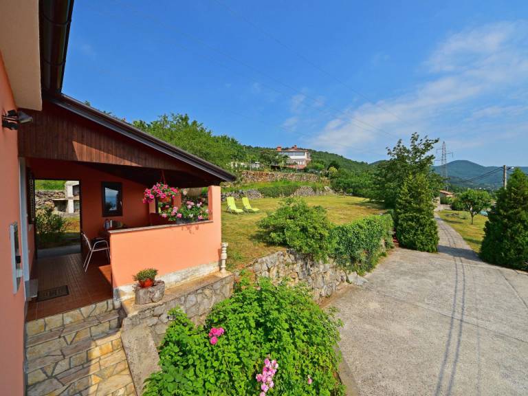 Vacation home with terrace, grill & garden | Sea view — photo 5