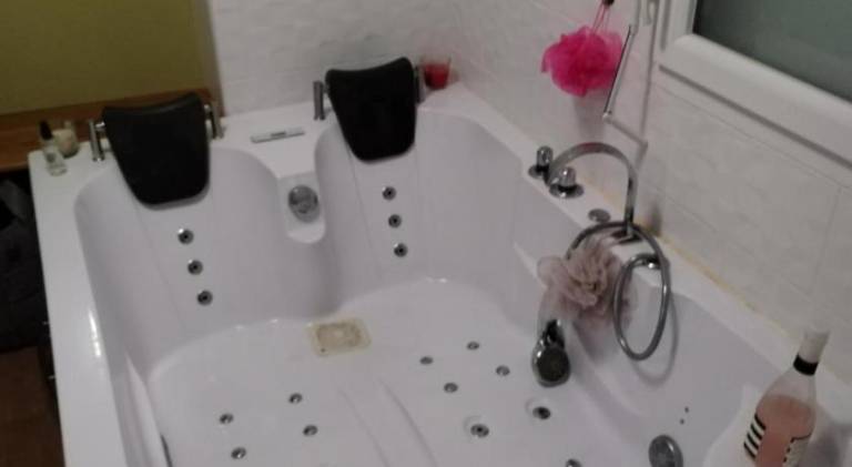 Rental apartment with jacuzzi — photo 5