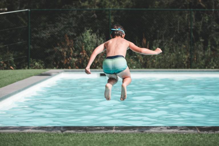 Chalet with pool | Pets are welcome — photo 2