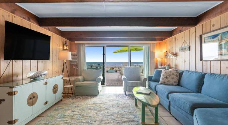Vacation home with terrace — photo 2