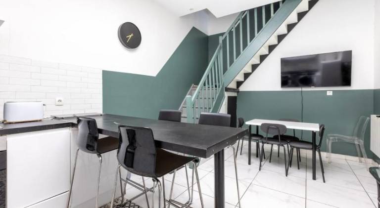 House with 1 room for 8 persons in Roubaix