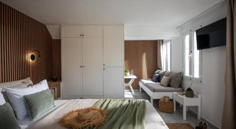 Serviced apartment with patio — photo 2