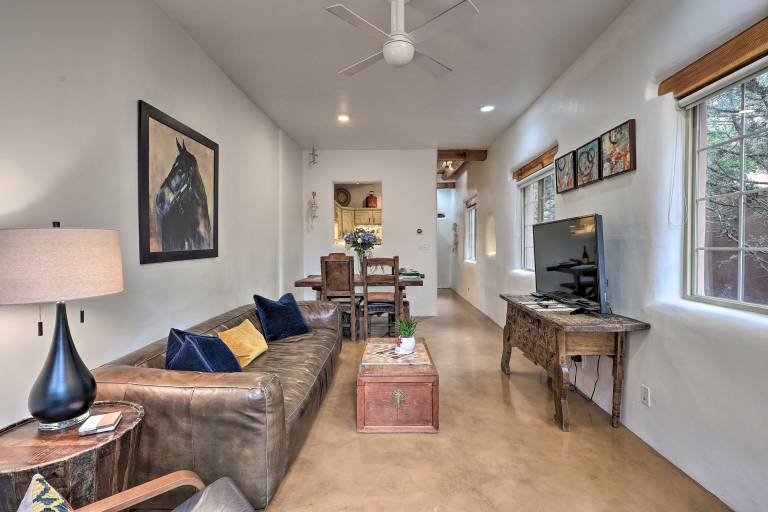 Historic Railyard Bungalow - Walkable Location! — photo 5