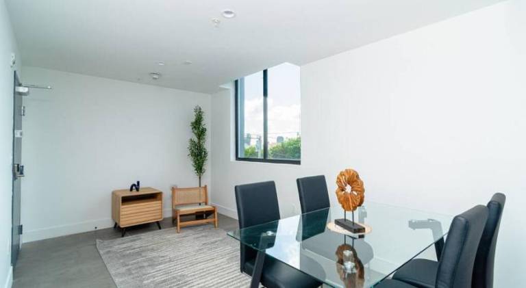 Miami 2BR Getaway with King Beds Near Marlins Park & Calle Ocho — photo 5
