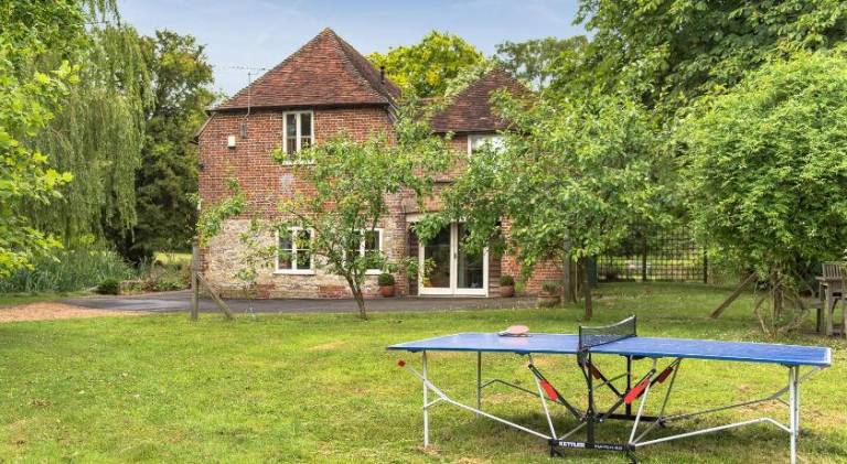 Vacation home with pool | Pets are welcome in Maidstone