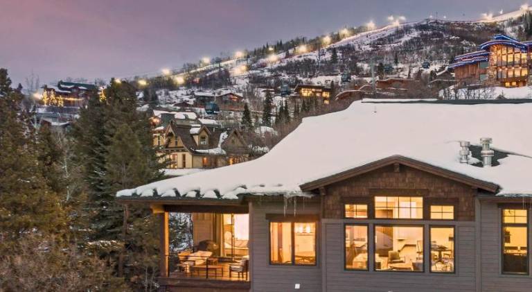 Fully equipped house with barbeque & jacuzzi | Ski nearby | Good for workation | Pets allowed in Steamboat Springs, CO