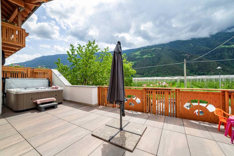 Fully equipped rental apartment with yard, terrace & heated pool | Mountain view | Pets are welcome — photo 5